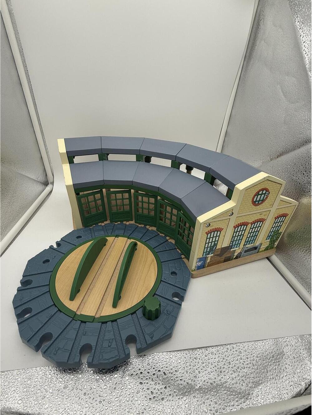 Thomas & Friends Wooden Railway Tidmouth Sheds Green Roundhouse Turntable 2012